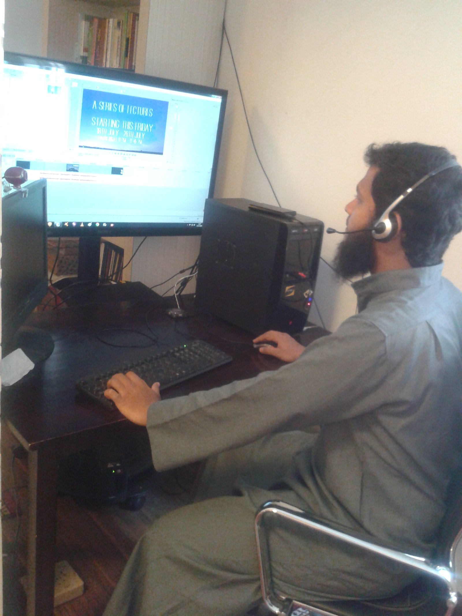 Aarif teaching online spoken English from a computer